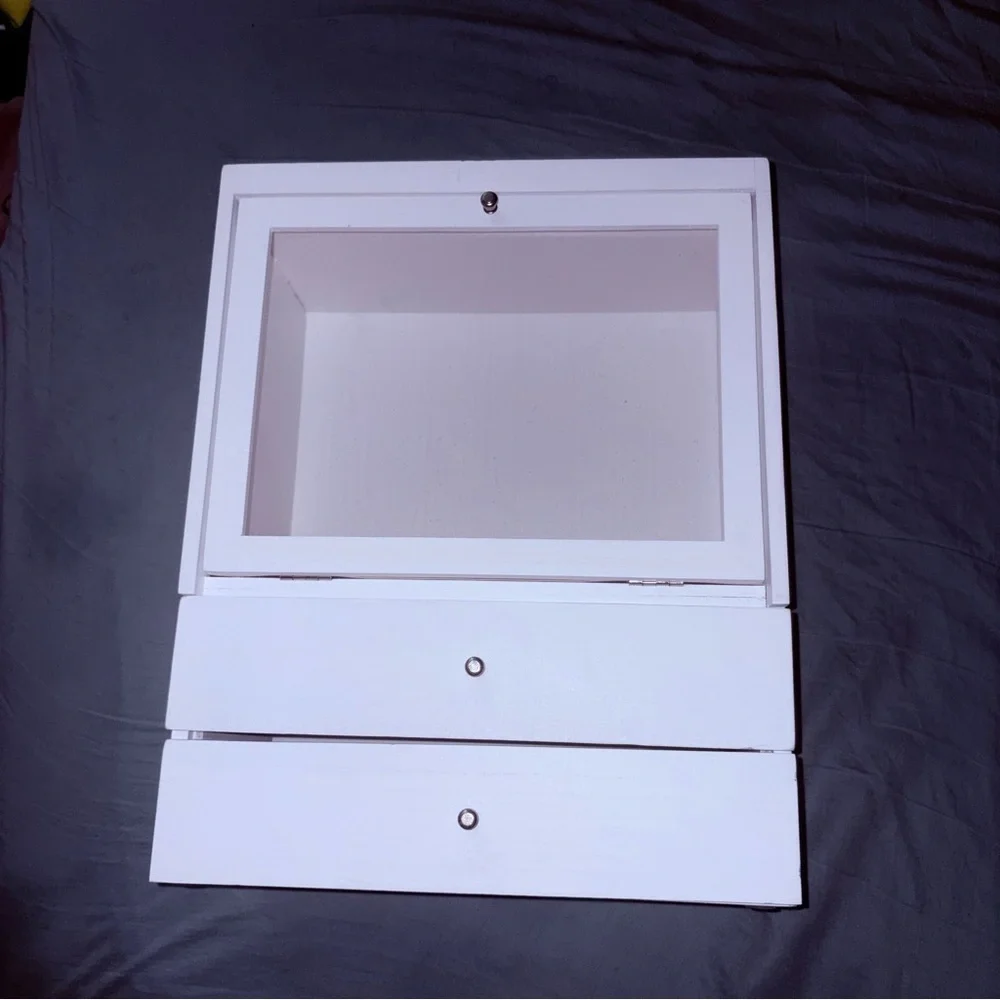White and Tan Jewelry Organizer